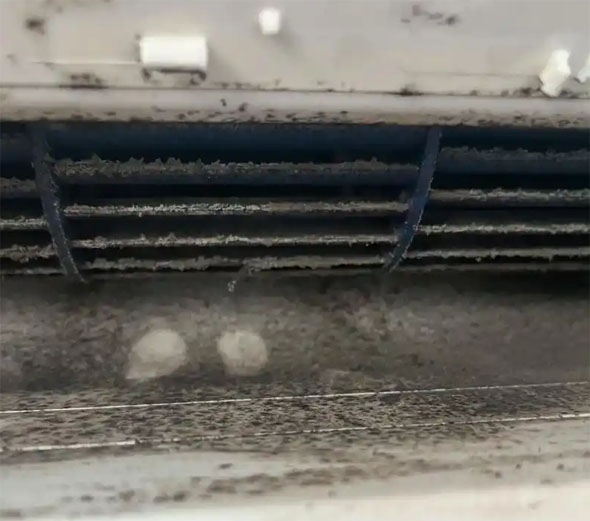 佛山市空调吹的风有股烧焦味是怎么回事